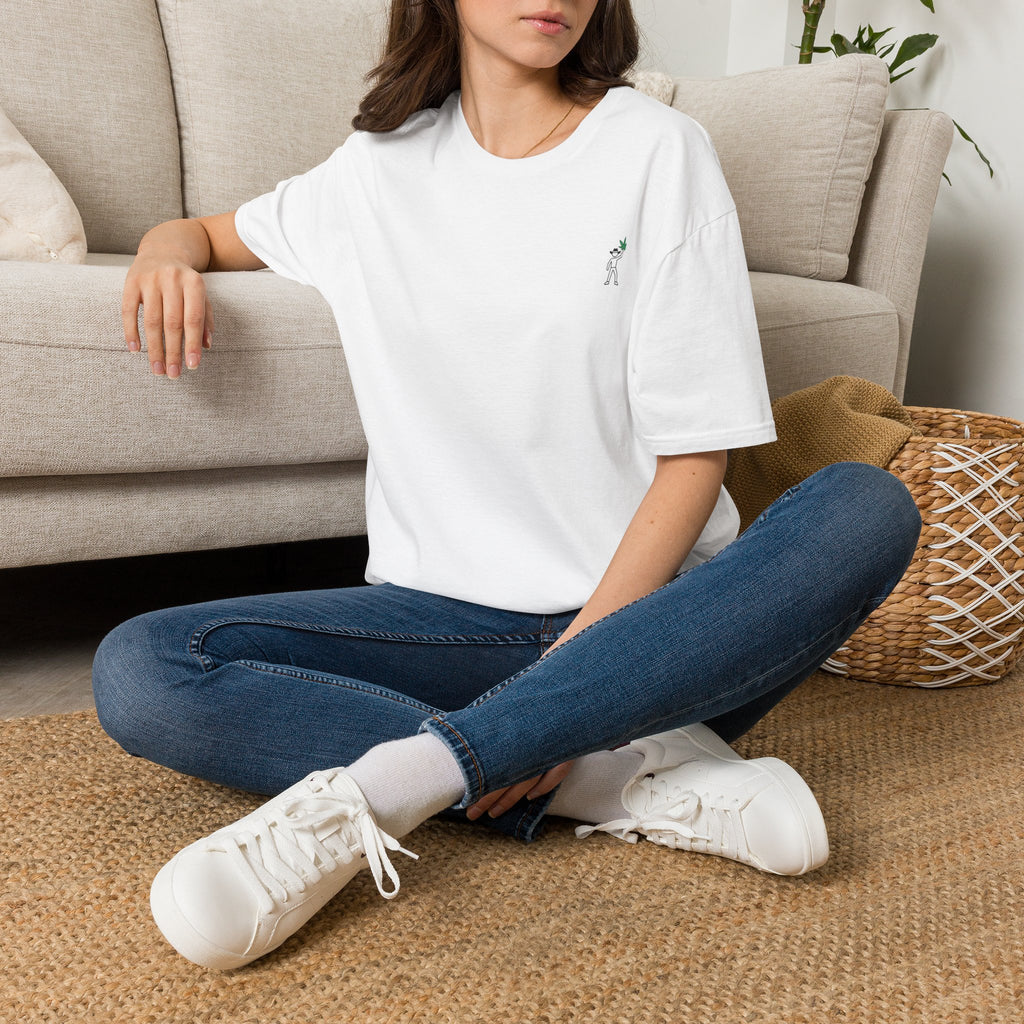Minimalist Pocket Plant T‑Shirt — Small Line Art Leaf Graphic